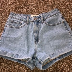 Super cute Pacsun mom shorts